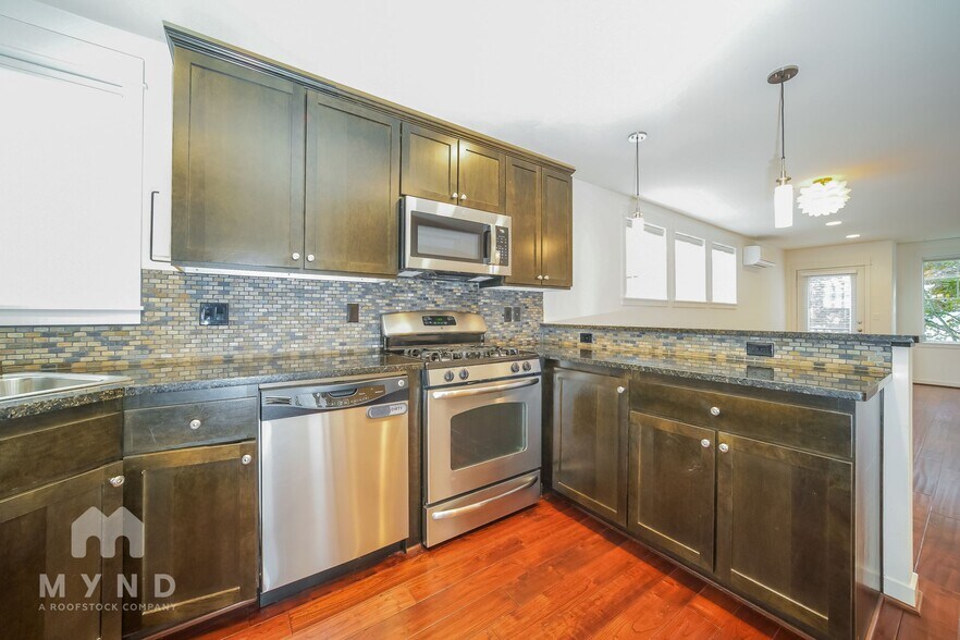 Building Photo - 314 25th Ave S