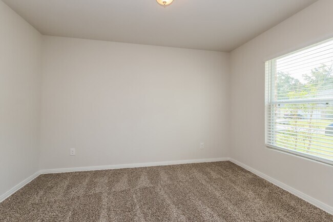 Building Photo - 10083 Cerritos dr