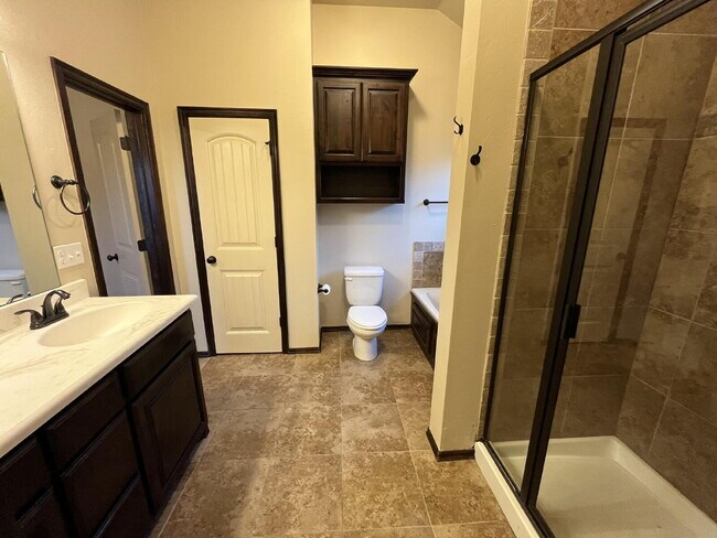 Building Photo - "Charming 3-Bedroom Home with 2 Full Baths...