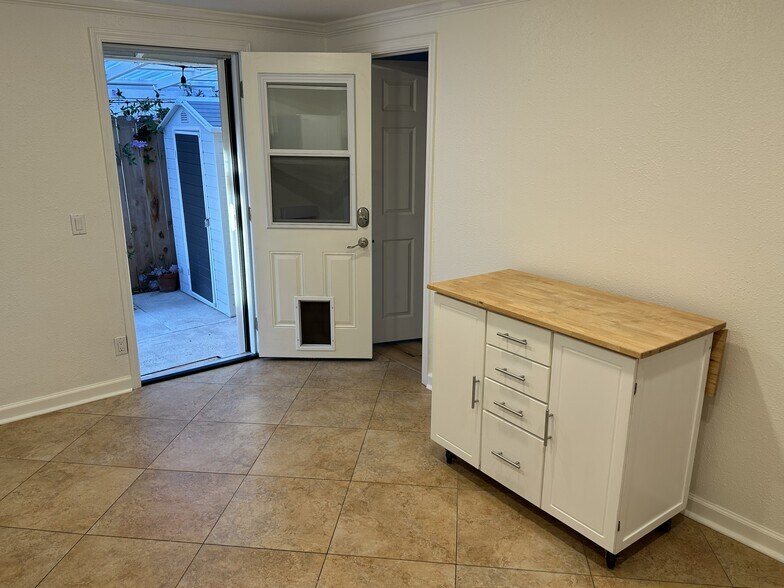 Kitchen/Dining room area looking out to the front door. - 152 Redfield Ave