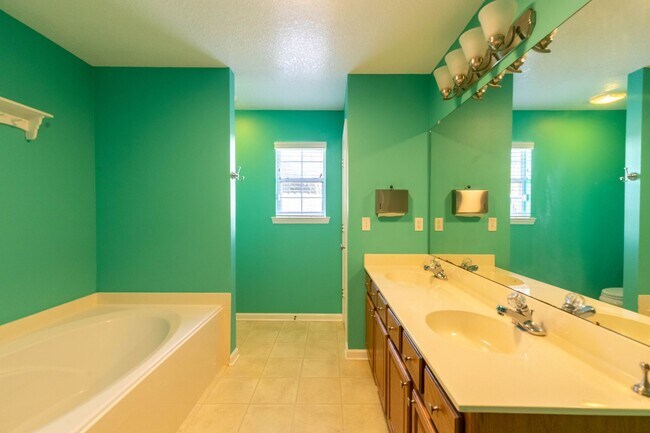Building Photo - 4 BED 2 BATH NORTH WOOLMARKET SCHOOL DISTRICT!! THIS HOUSE IS A MUST SEE!!