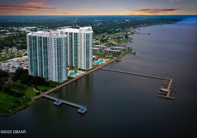 Building Photo - 241 Riverside Dr