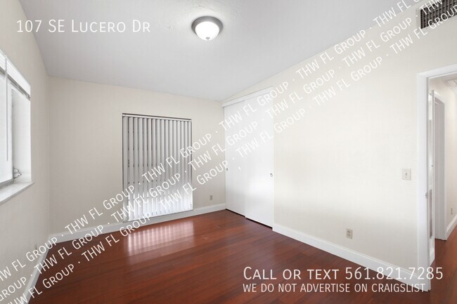 Building Photo - 107 SE Lucero Dr