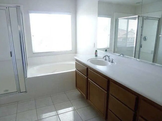 Building Photo - 27647 Rosemont Ct