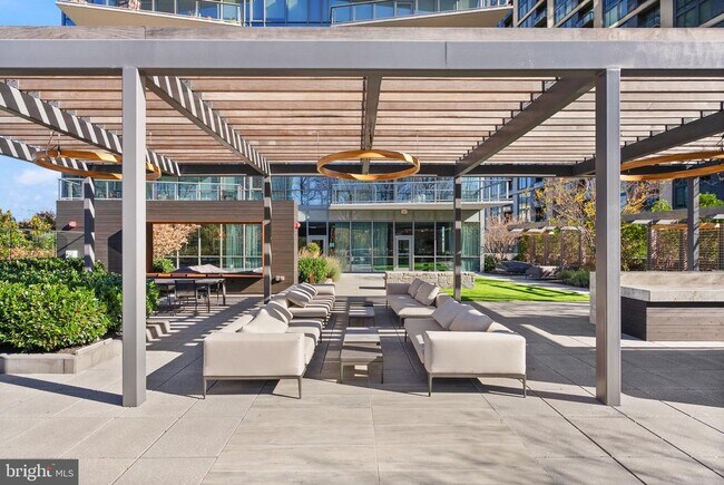 Building Photo - 7887 Jones Branch Dr