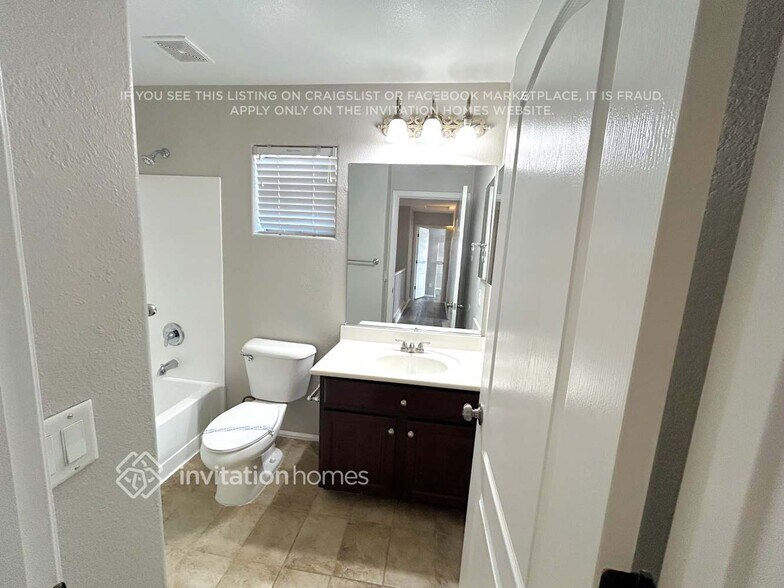 Building Photo - 2173 S 160th Ln