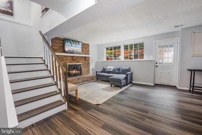 Building Photo - 5326 Larochelle Ct