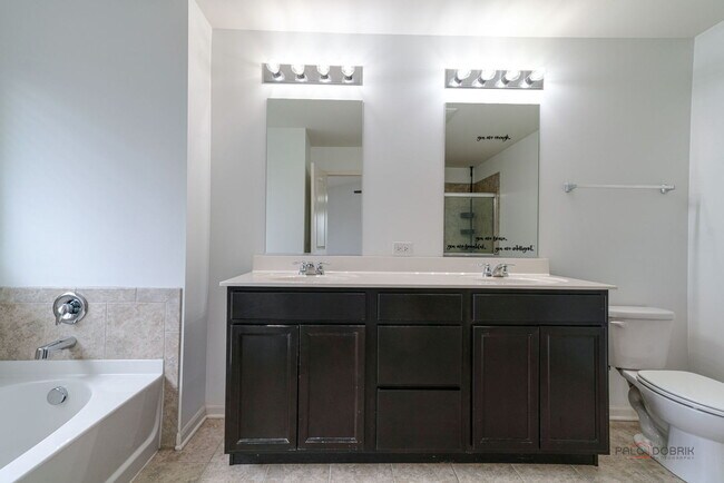 Building Photo - 202 Minuet Cir