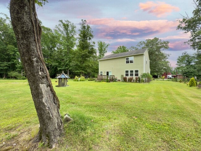 Building Photo - Newer Home