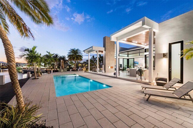 Building Photo - 3701 NE 26th Ave