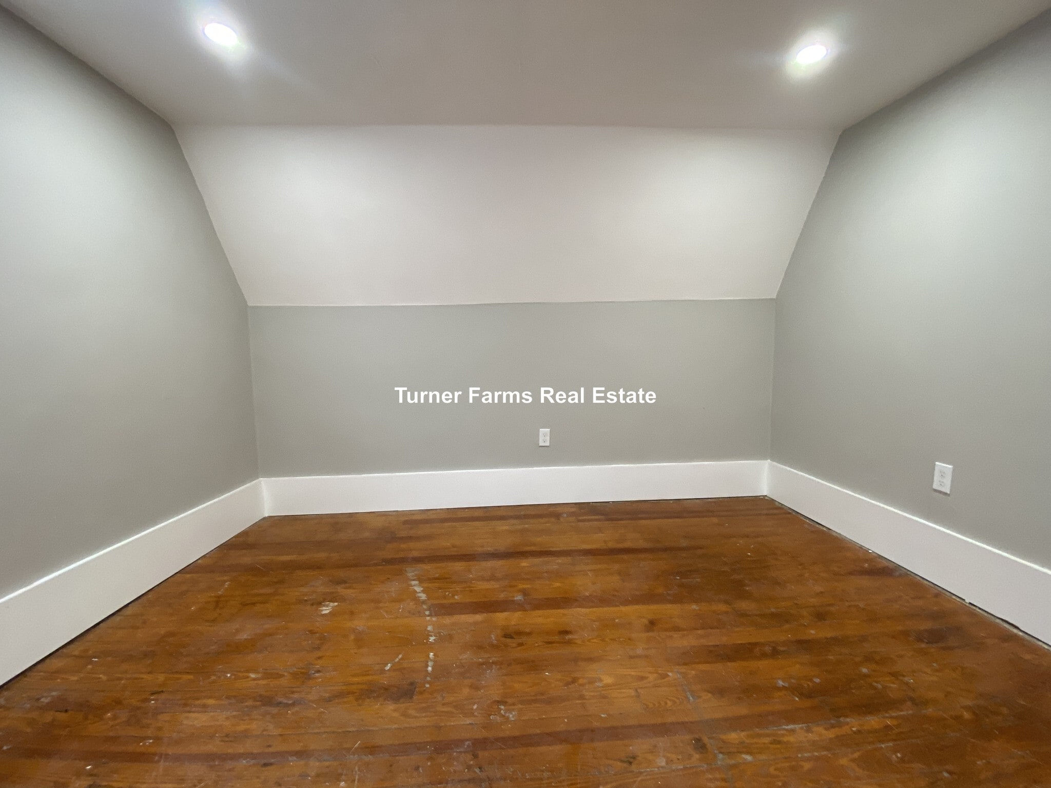 Building Photo - 35 Humphreys St