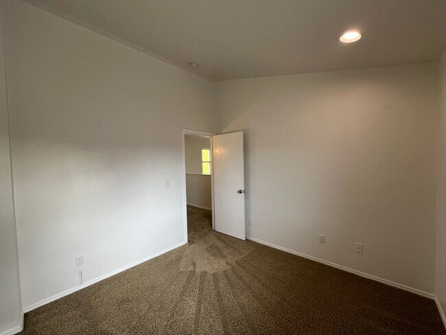 Building Photo - Updated 3 Bedroom Home Near Barkley Village