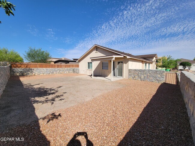 Building Photo - 14044 Peter Noyes Dr