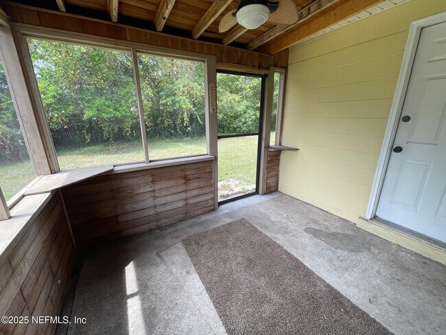 Building Photo - 165 Parkwood Dr W