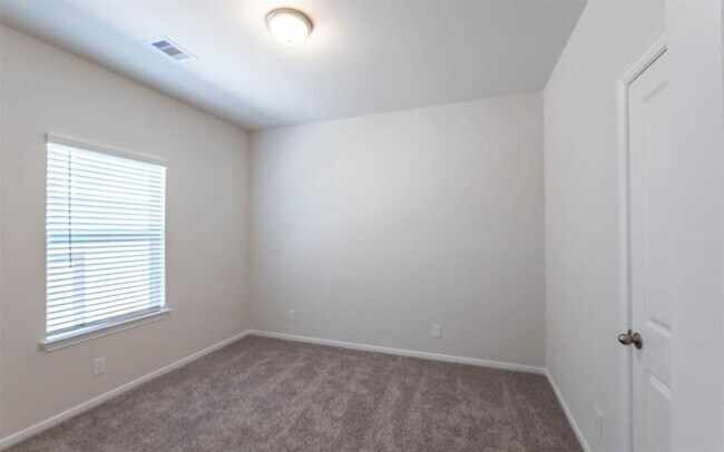 Building Photo - 1310 Ponderosa Pne Dr