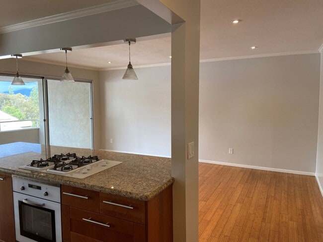 Building Photo - 2 Bed, 1 Bath Townhouse with Detached 2 car garage ready to move in soon!!