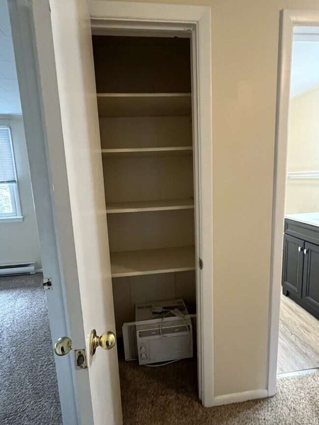 Building Photo - 611 Lincoln Way W