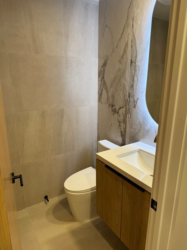 Building Photo - 714 Sage Ln