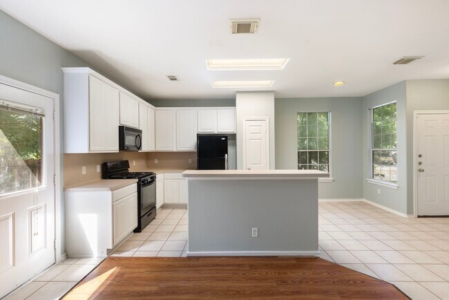 Building Photo - 229 Summerhaze Cir
