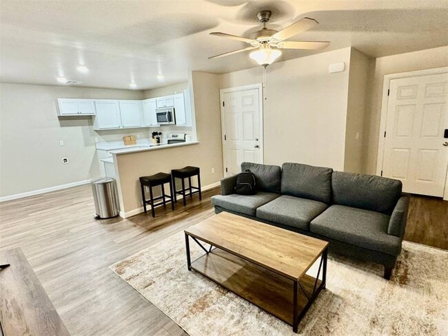 Building Photo - 203 Gray St