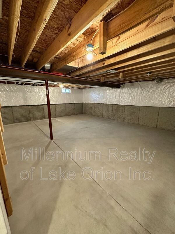 Building Photo - 2 Pleasant St