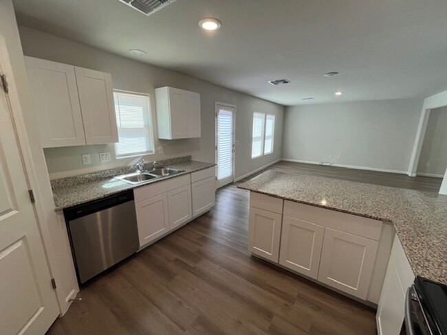 Building Photo - Newer Build 4 Bed/2 Bath In Arizona City