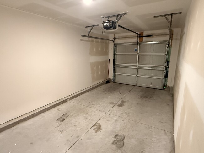 Building Photo - 3200 Tatlock Wy