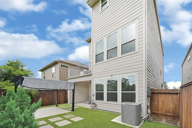 Building Photo - 1909 Monaco Memorial Ln