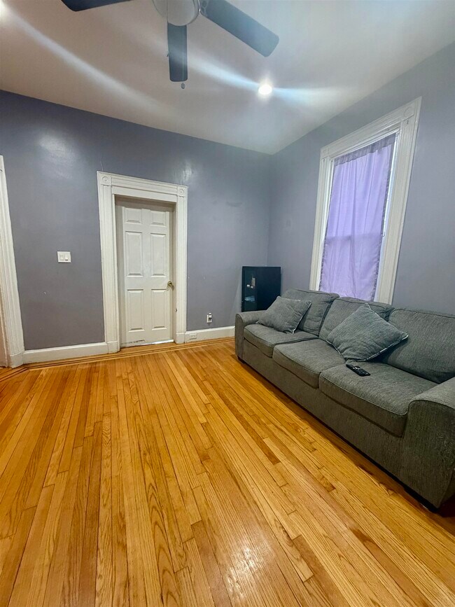 Building Photo - 206 Hancock Ave