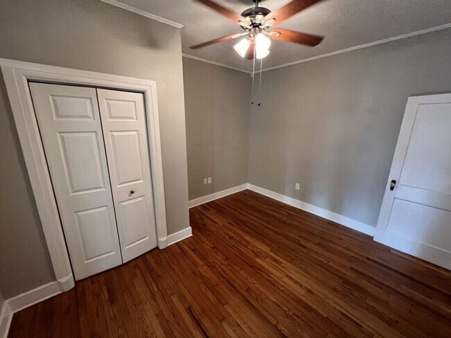 Building Photo - Charming 3 Bedroom Home Near LSU, University Lakes & Parade Routes!