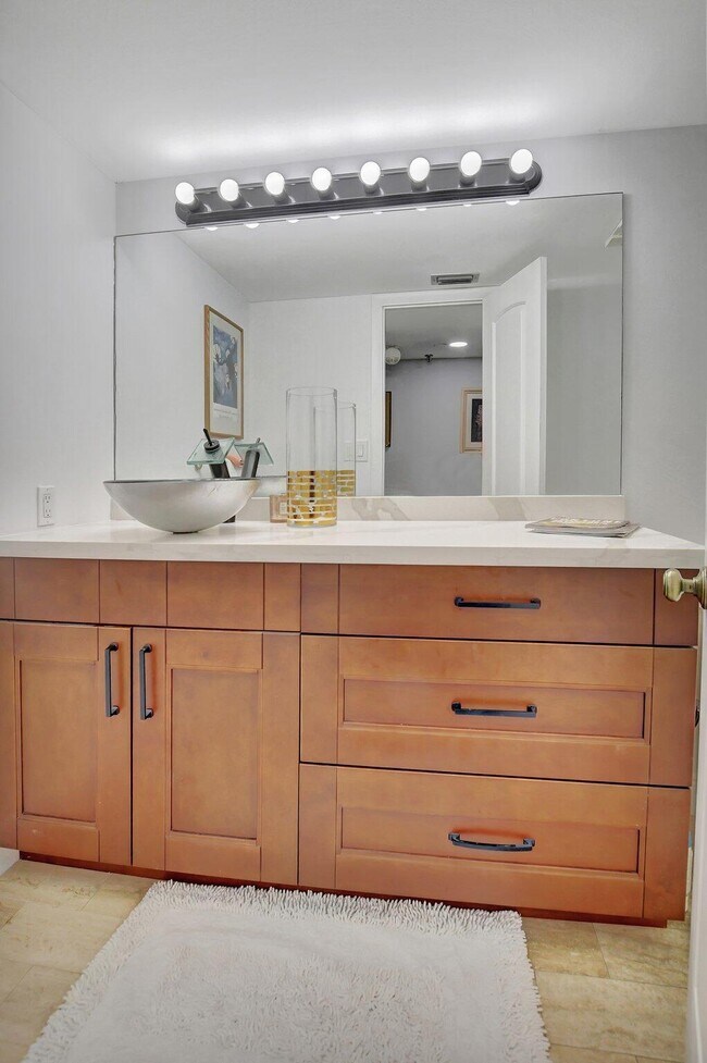 Building Photo - 7194 Promenade Dr