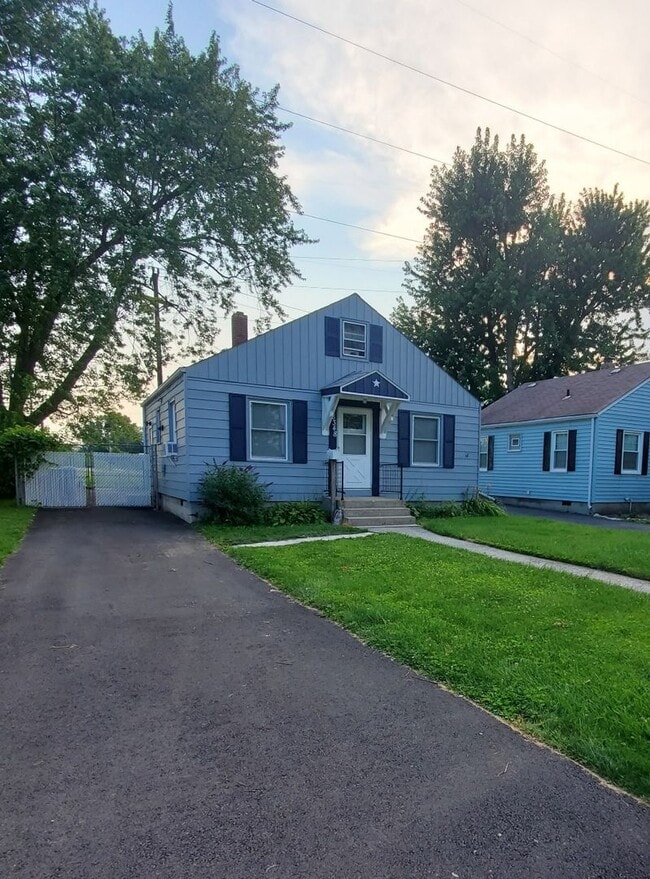 Building Photo - Update 2 bed with nice fenced yard