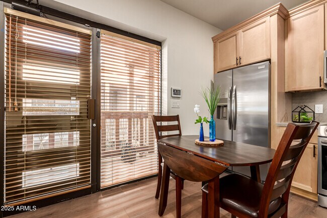 Building Photo - 12005 N Panorama Dr