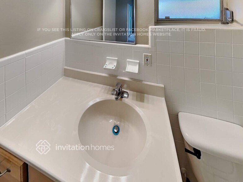 Building Photo - 1307 N 46th Ave