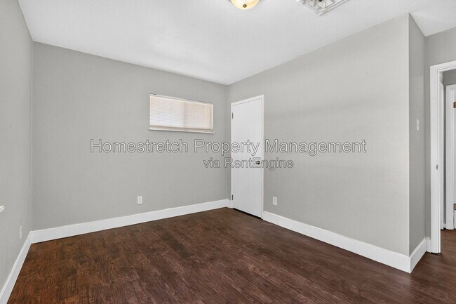 Building Photo - 426 Plaza Ave