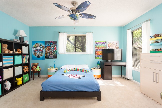 Building Photo - Beautiful 4 bedroom home in the Deerfield Subdivision