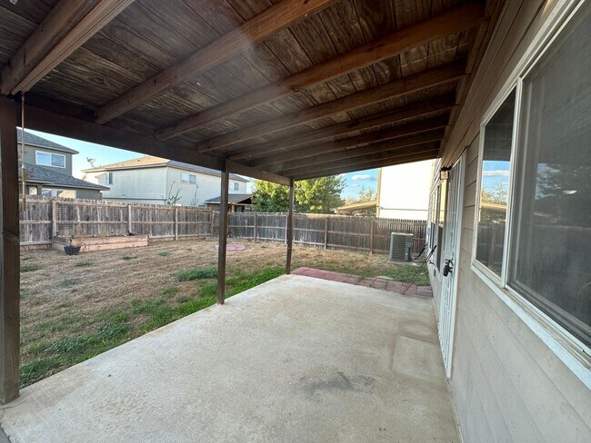 Building Photo - Beautiful Home in Stone Oak!