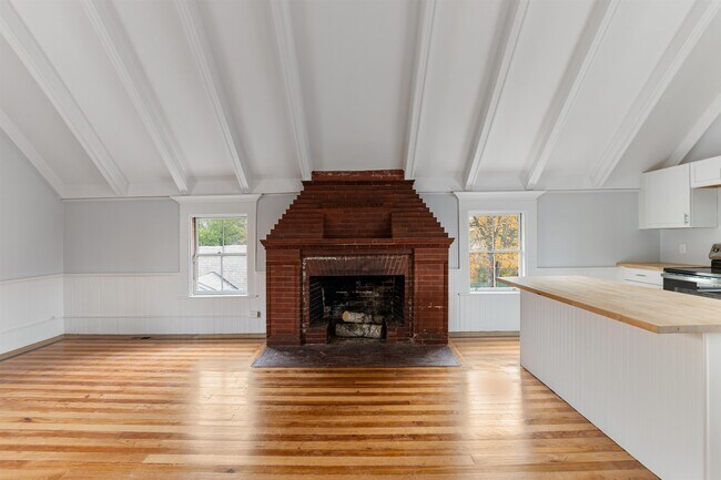 Building Photo - 109 Pleasant St