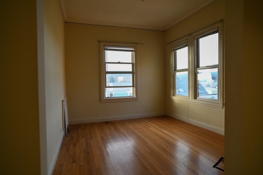 Bedroom - 1600 Clement St