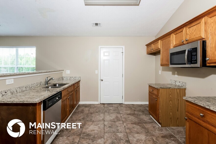 Building Photo - 10576 Day Lily Dr