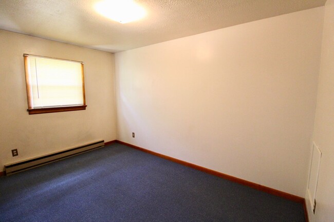 Building Photo - Adorable 1 Bed, 1 Bath Apartment in Bridge...