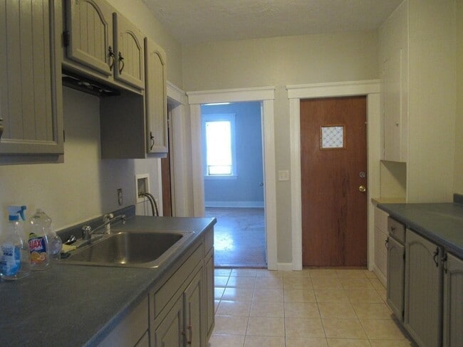 Building Photo - 98 Brookline St