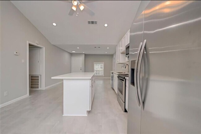 Building Photo - 5138 Danfield Dr