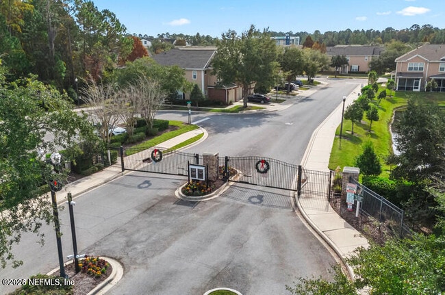 Building Photo - 4265 Highwood Dr