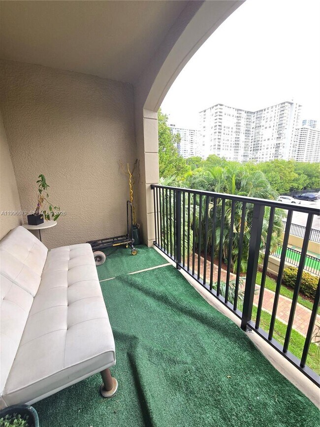 Building Photo - 17150 N Bay Rd