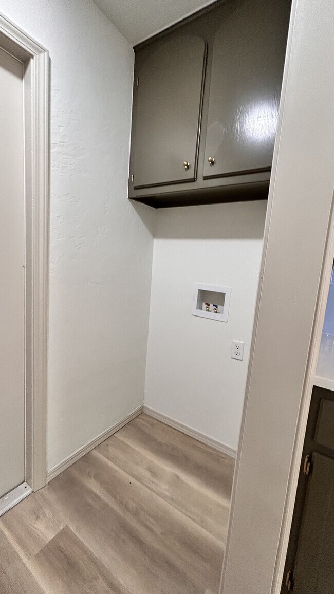 Building Photo - 726 Garden Grove