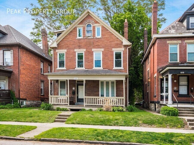 Primary Photo - 131 W 8th Ave