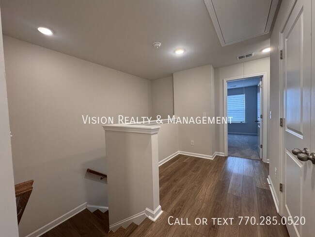 Building Photo - 141 Winding River Dr