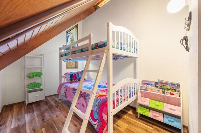 Building Photo - 5504 NE 190th St