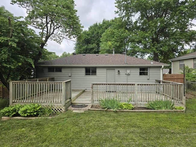 Building Photo - 4925 N Fremont Ave